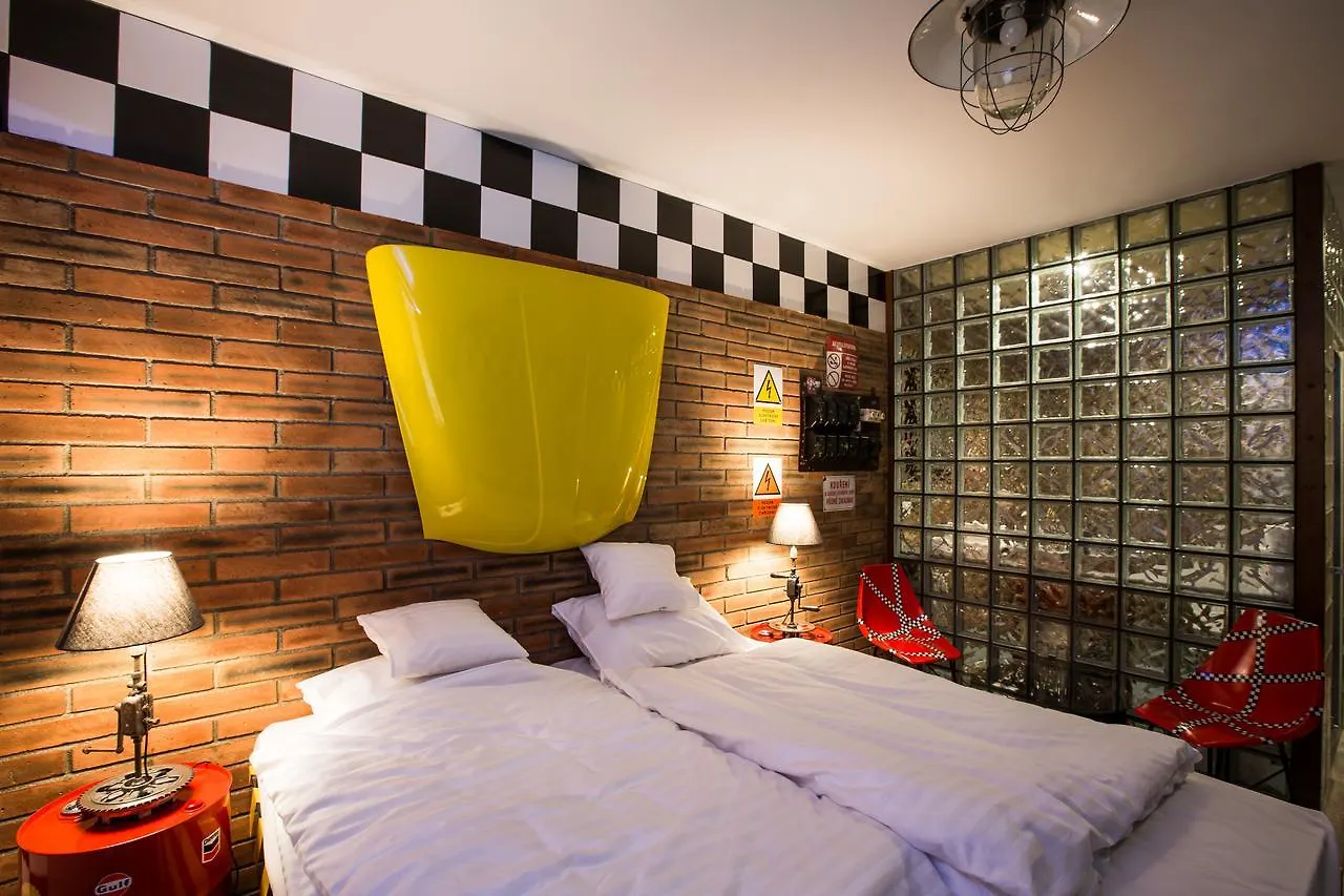 Retro Hotel Garage Ostrava 3*,